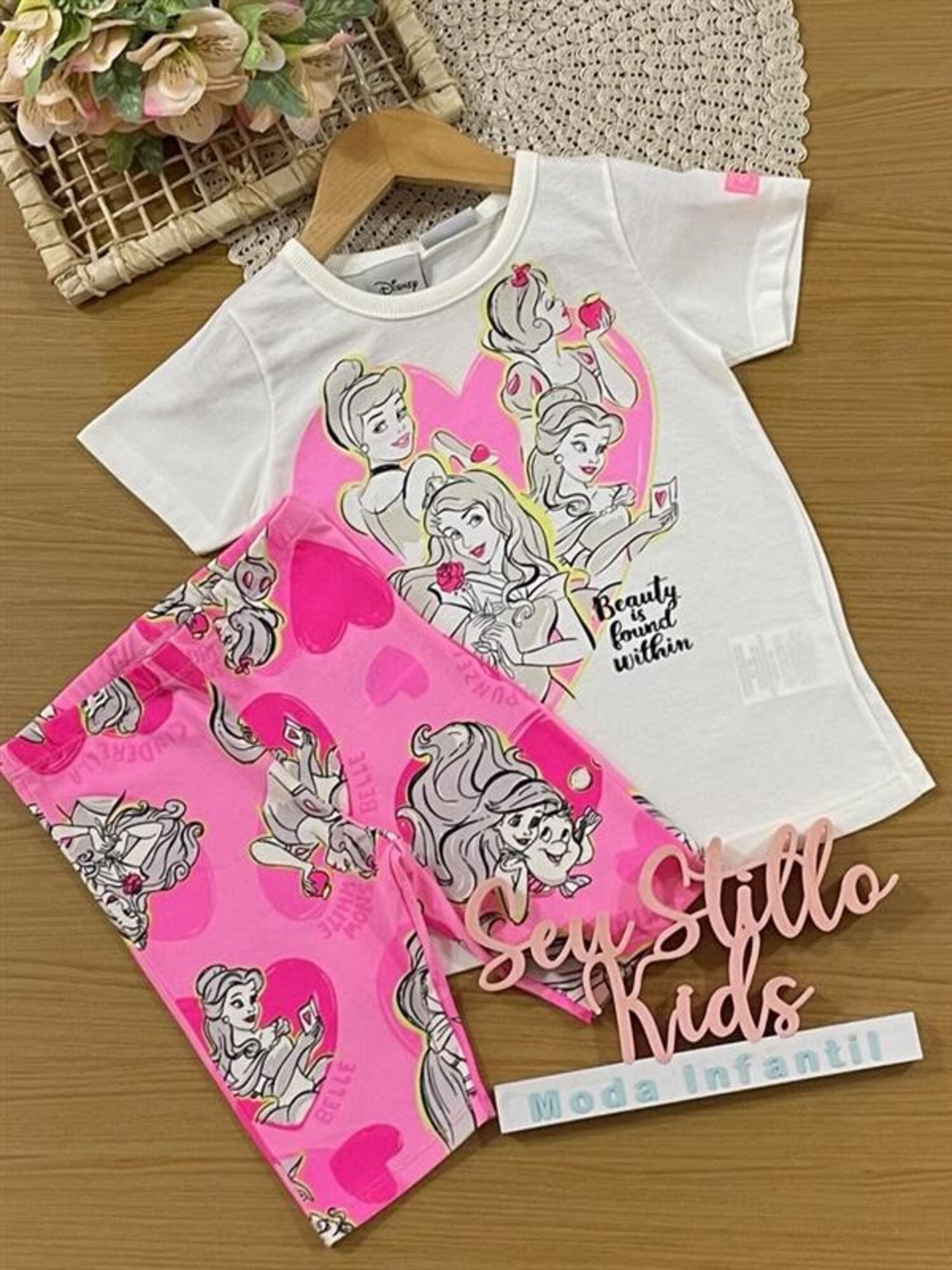 Conjunto Infantil Bimbi Verão com Shorts Ciclista Rosa e Blusa Branca Princesas Disney