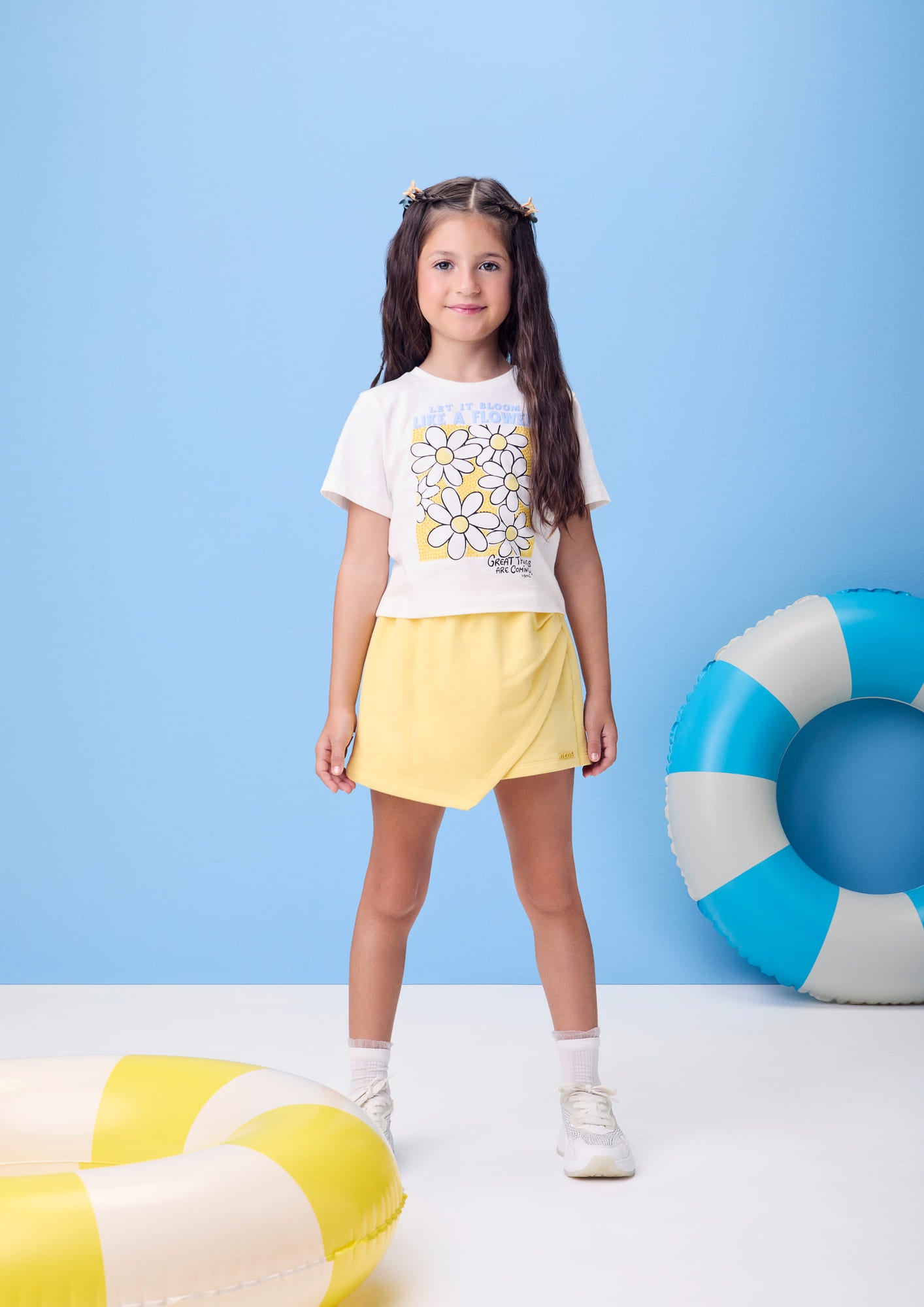 Conjunto Infantil Momi Verão com Shorts Saia Amarelo e Blusa Branca Floral