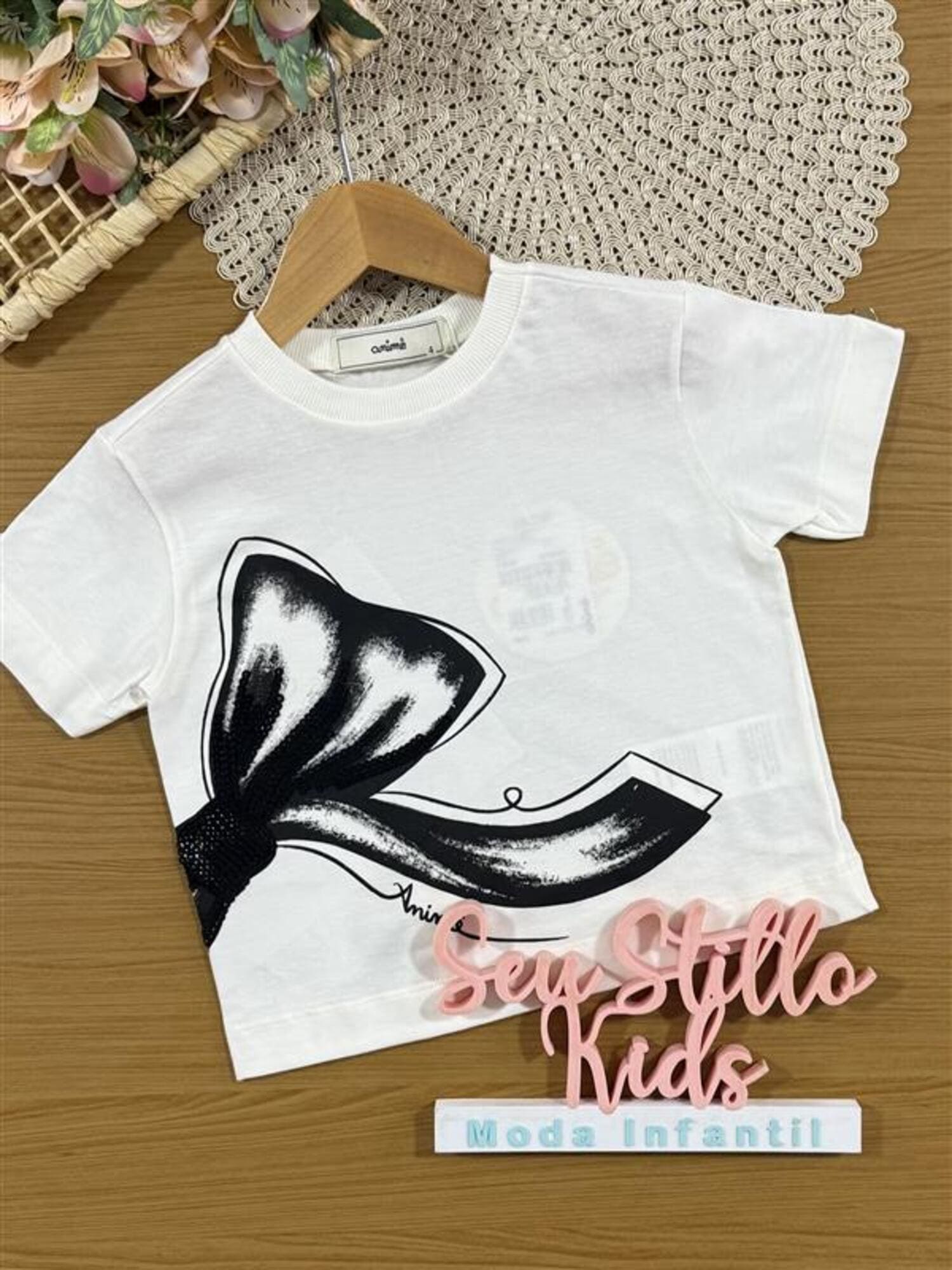 Blusa Infantil Animê Branca Laço com Paetê