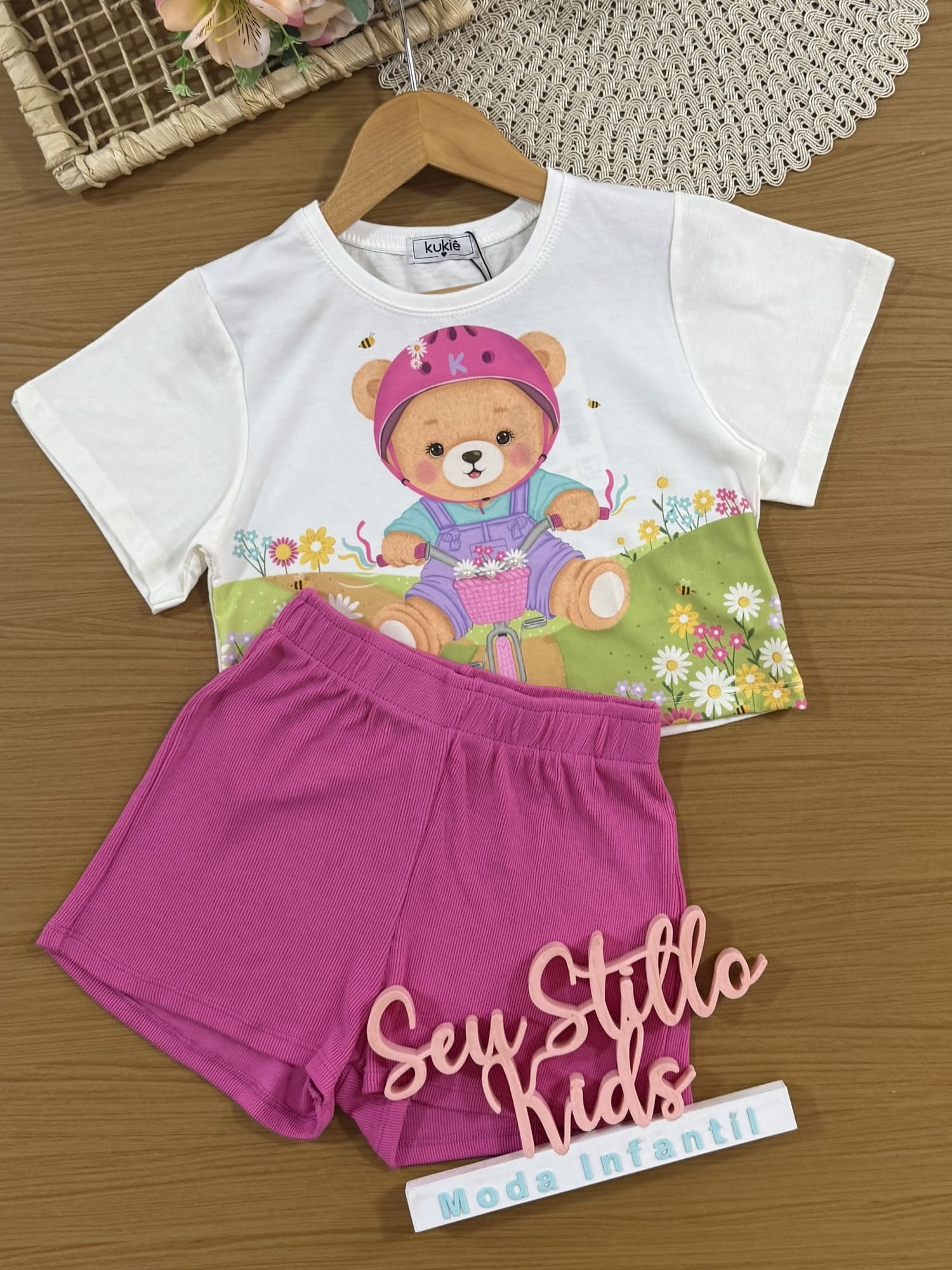 Conjunto Infantil Kukiê com Shorts Rosa e Blusa Manga Curta Ursinha Ciclista