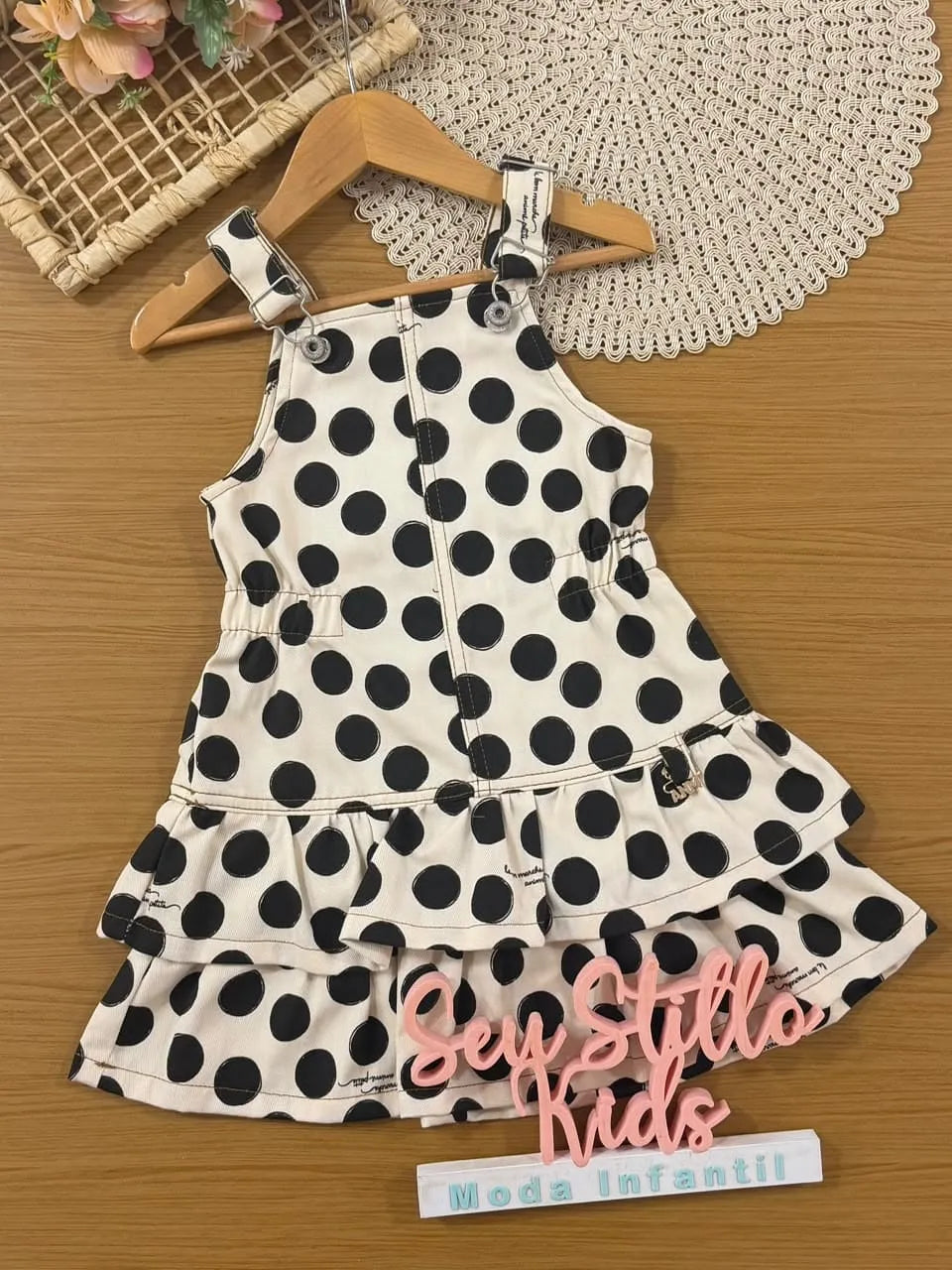 Salopete Infantil Menina Animê Bege Poá