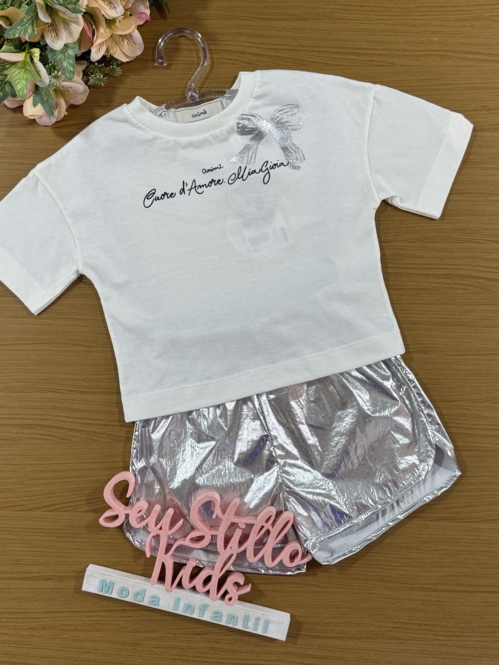 Conjunto Infantil Animê Verão  Shorts Metalizado Prata e Blusa Laço