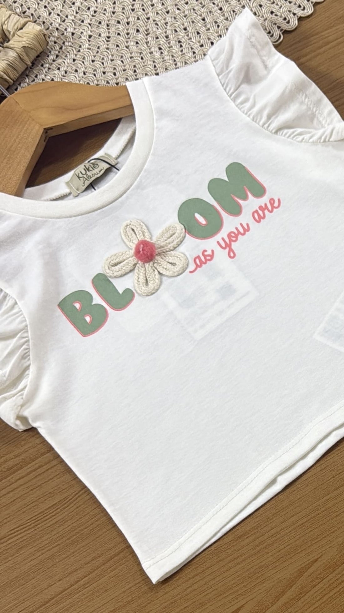 Conjunto Infantil Kukiê Verão com Shorts Verde e Blusa Branca Bloom