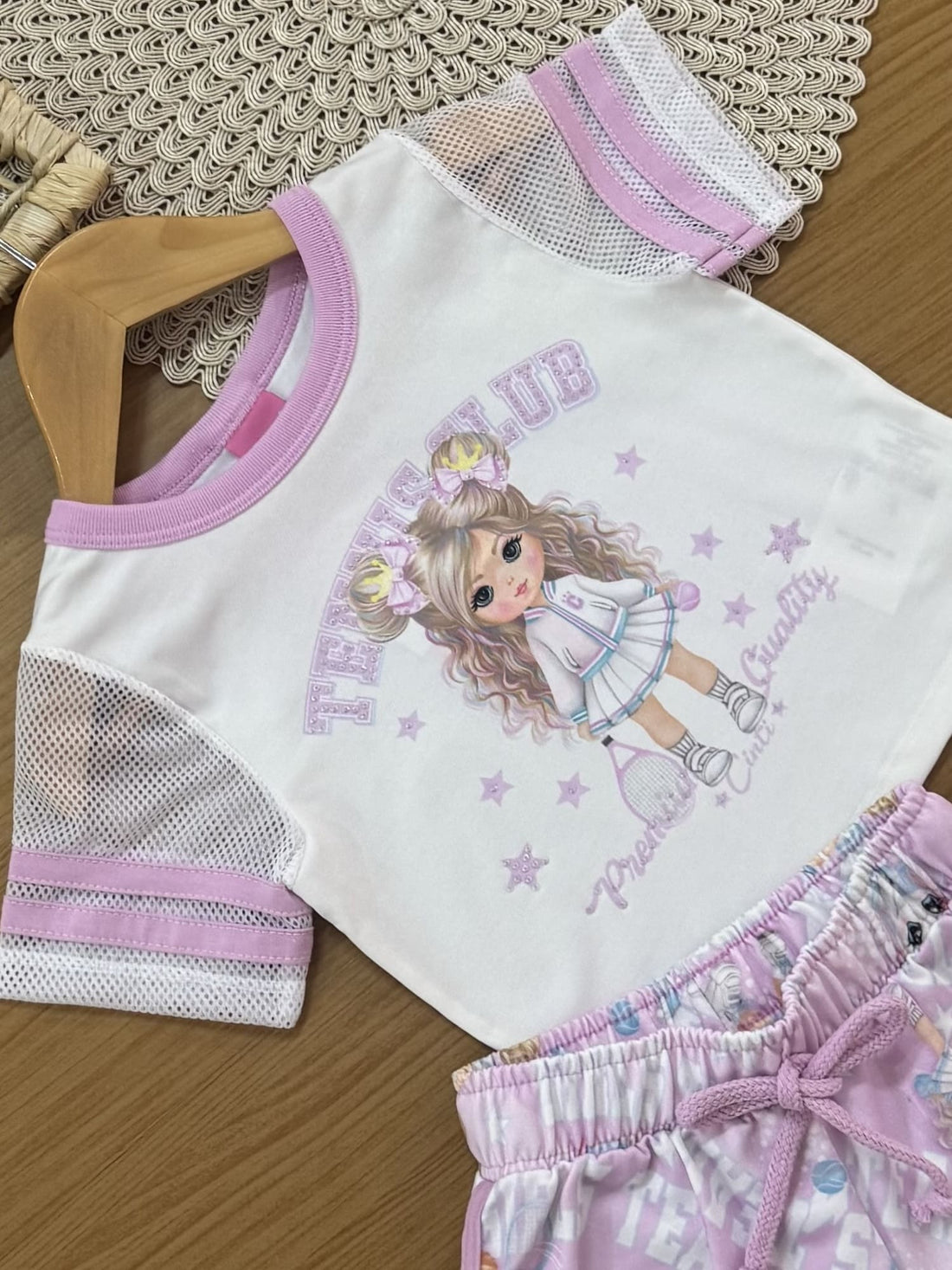 Conjunto Infantil Cinti Verão com Shorts Lilás e Blusa Branca Lider de Torcida Tennis Club
