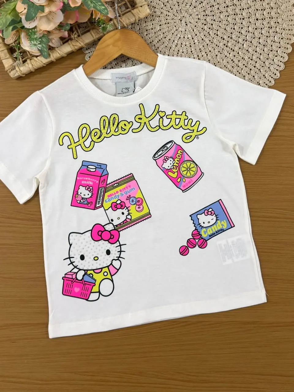 Conjunto Infantil Menina Momi Shorts Ciclista Amarelo e Blusa Hello Kitty Docinhos Strass