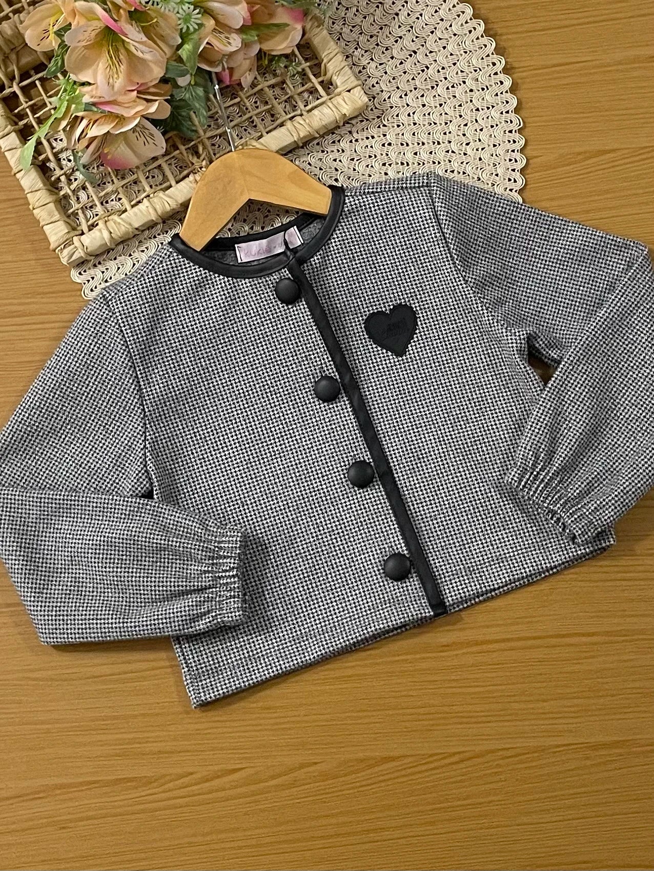 Conjunto Infantil Kukiê Inverno com Shorts Preto e Jaqueta Pied de Poule