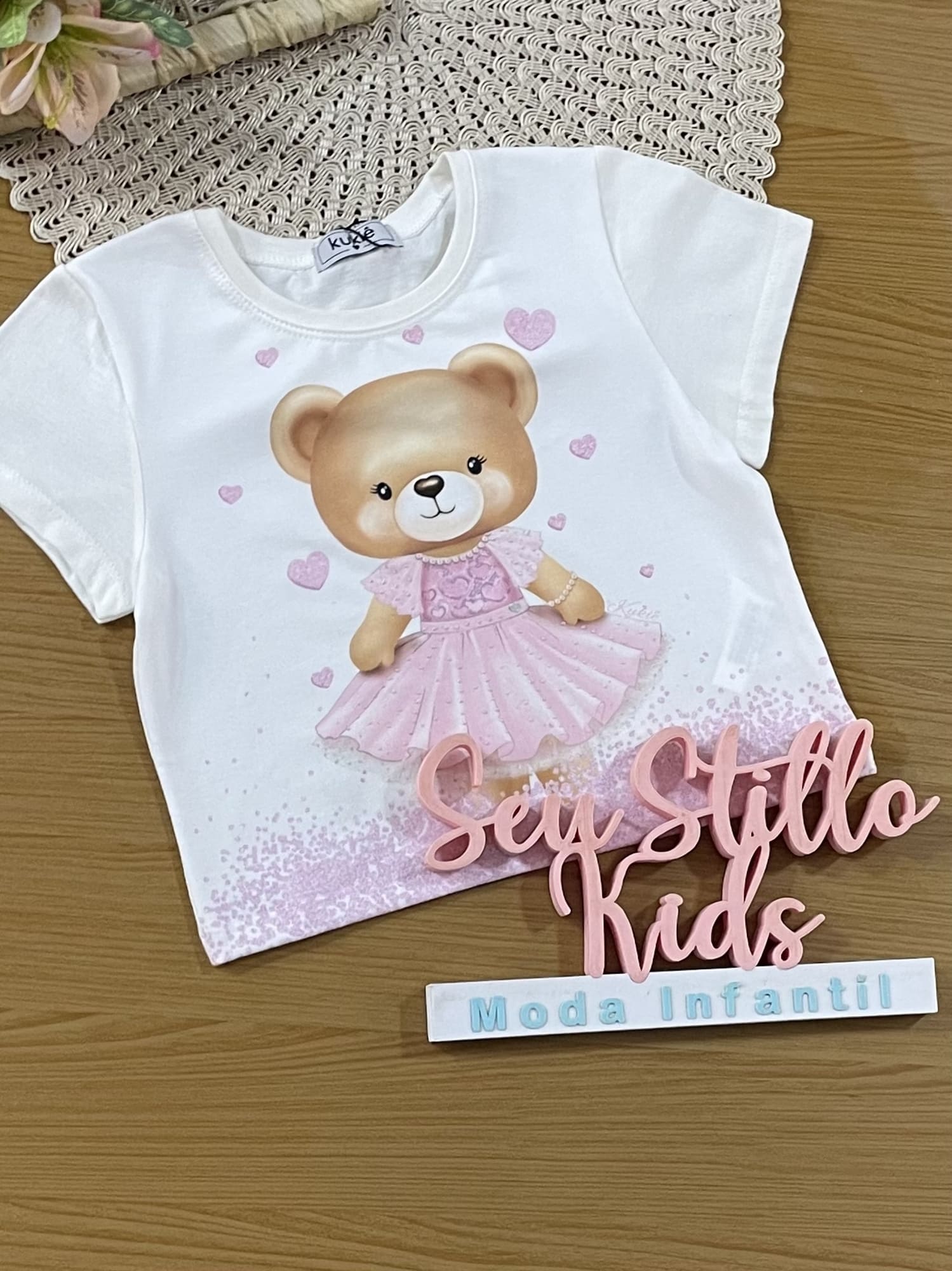Conjunto Infantil Kukiê Verão com Shorts Marrom e Blusa Branca Ursinha Bailarina