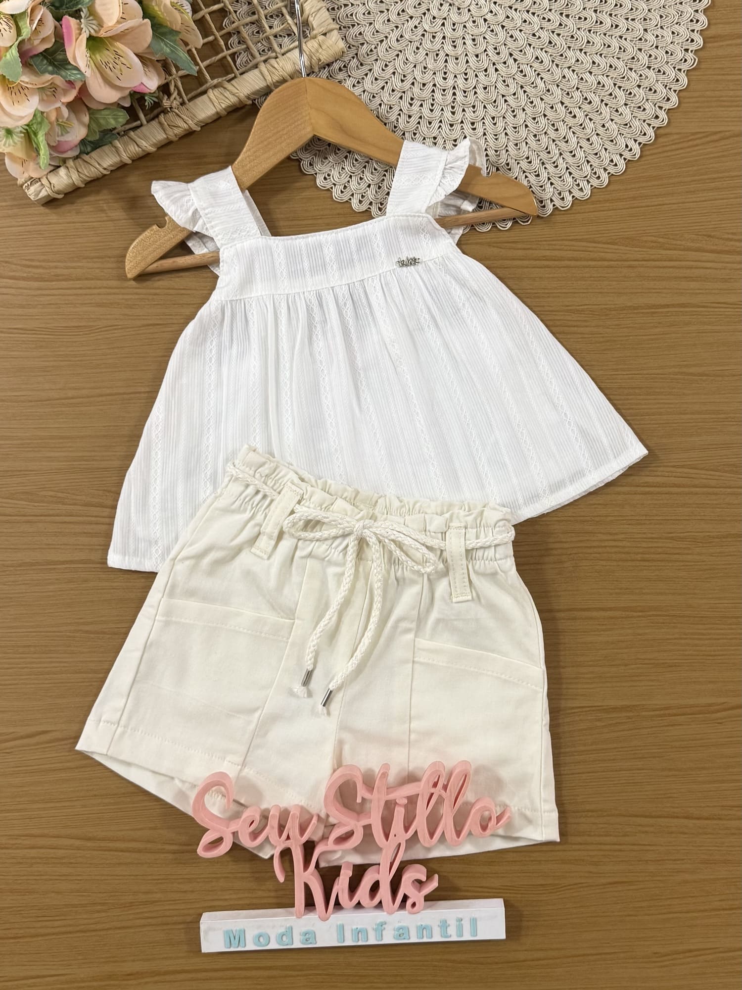 Conjunto Infantil Kukiê Verão com Shorts Off White e Blusa Branca