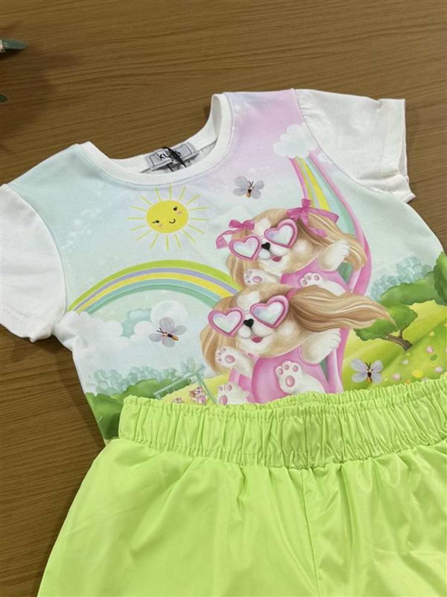 Conjunto Infantil Kukiê com Shorts Verde Neon e Blusa Manga Curta Cachorrinhas no Paque