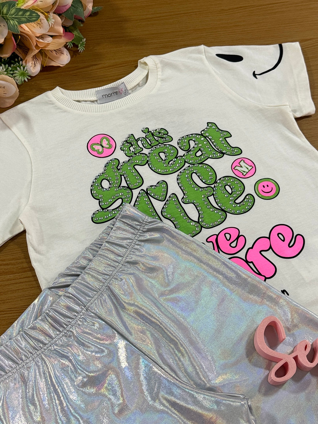Conjunto Infantil Momi Verão Shorts Ciclista Holográfico Blusa Smile