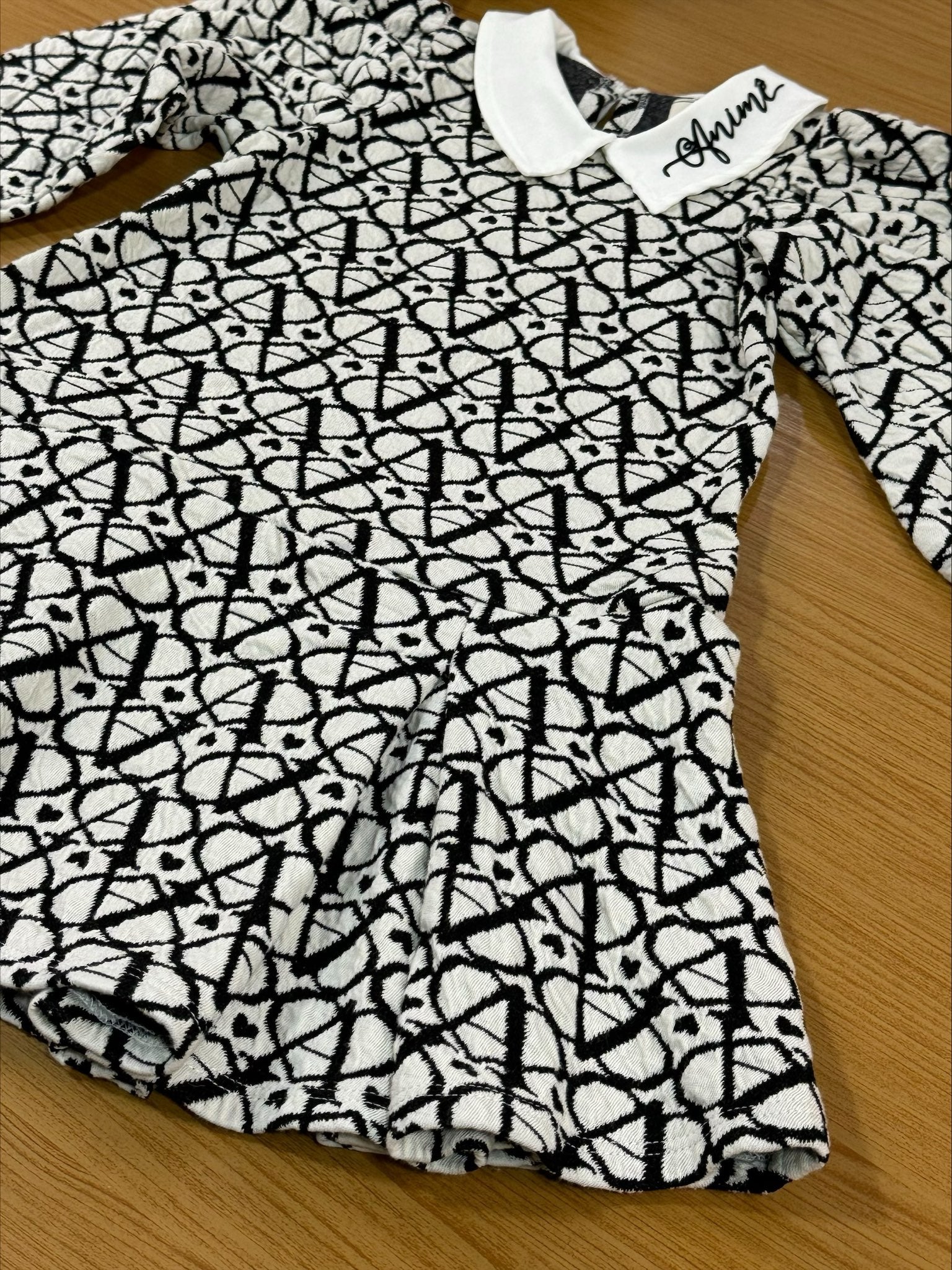Vestido Infantil Animê Inverno Manga Longa Preto e Branco
