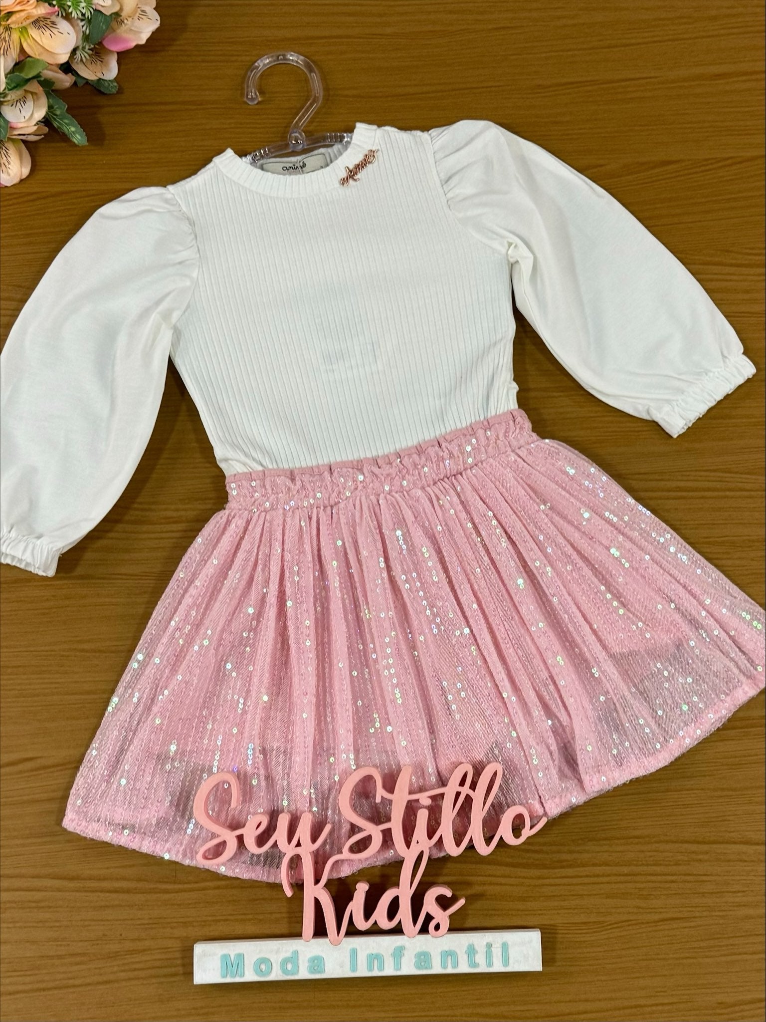 Conjunto Infantil Animê Inverno com Saia Rosa Paetê e Blusa