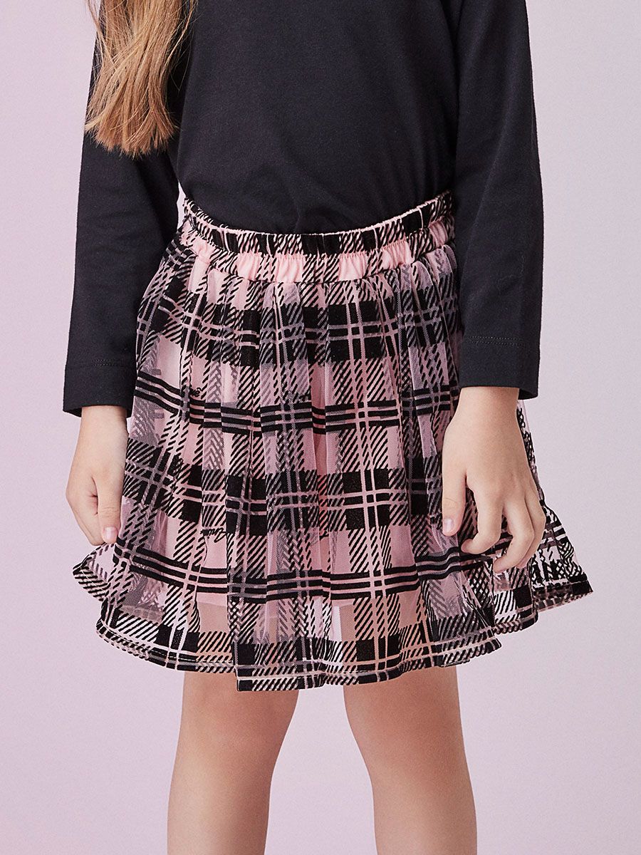 Conjunto Infantil Animê Inverno com Saia Xadrez e Blusa Preta