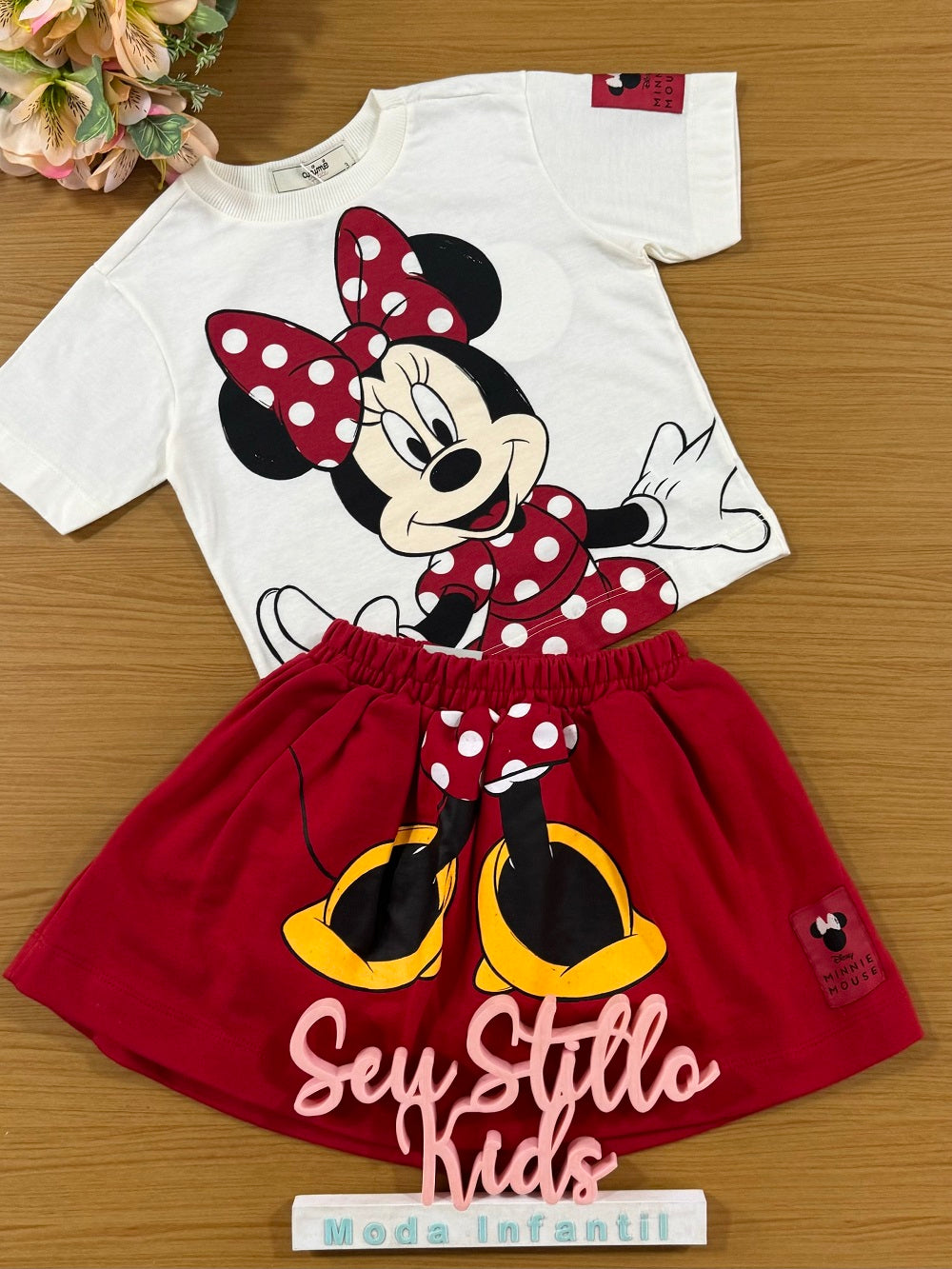 Conjunto Infantil Animê Inverno Saia Vermelha e Blusa Minnie Disney