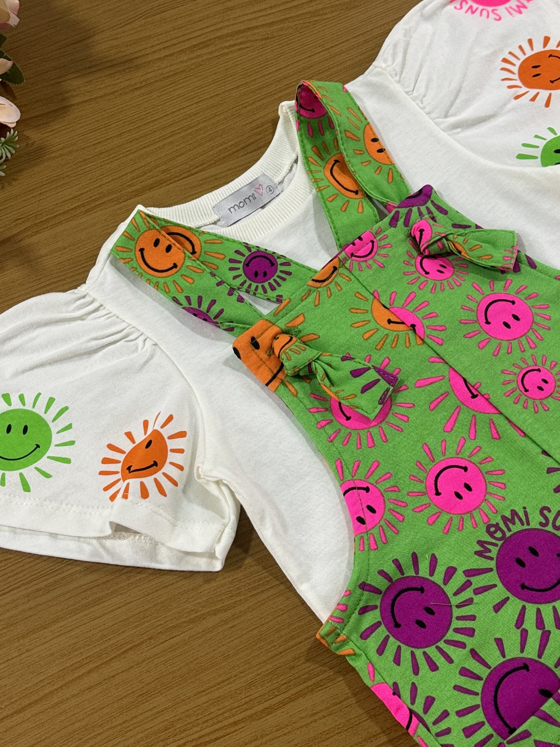 Jardineira Infantil Momi Verão Verde Solzinho Com Blusa